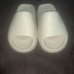 Yeezy slides (bone)
